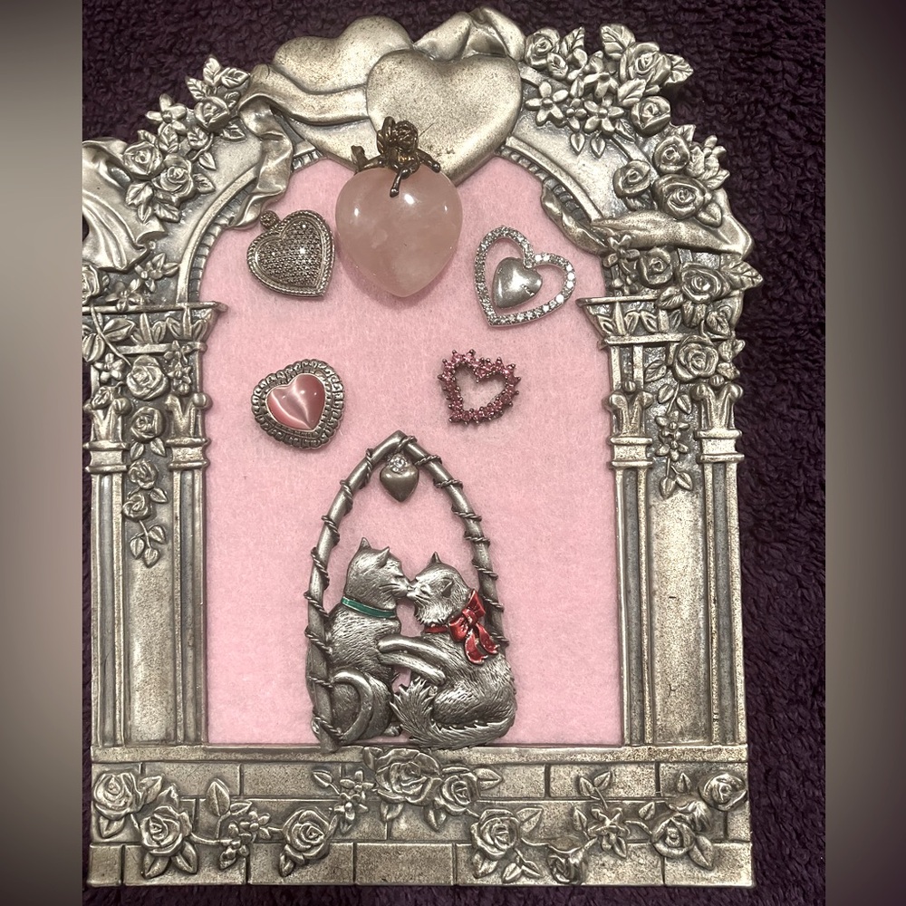 JEWELRY ART IN EXQUISITE ROMANTIC METALLIC FRAME “KITTY LOVE ❤️” UNIQUE HANDMADE